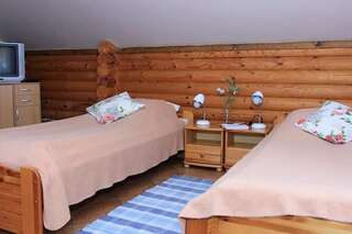 Отели типа «постель и завтрак» Pod Dobrym Aniołem Krzywonoga Трехместный номер с ванной комнатой-5